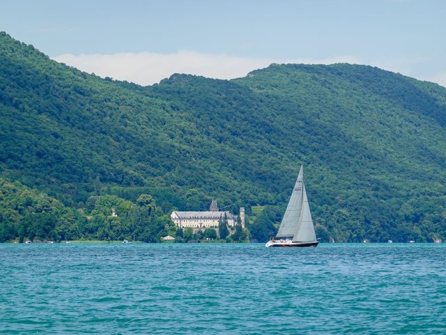 Pourquoi la baignade est-elle interdite au lac de Haute Gironde en septembre 2023 ?