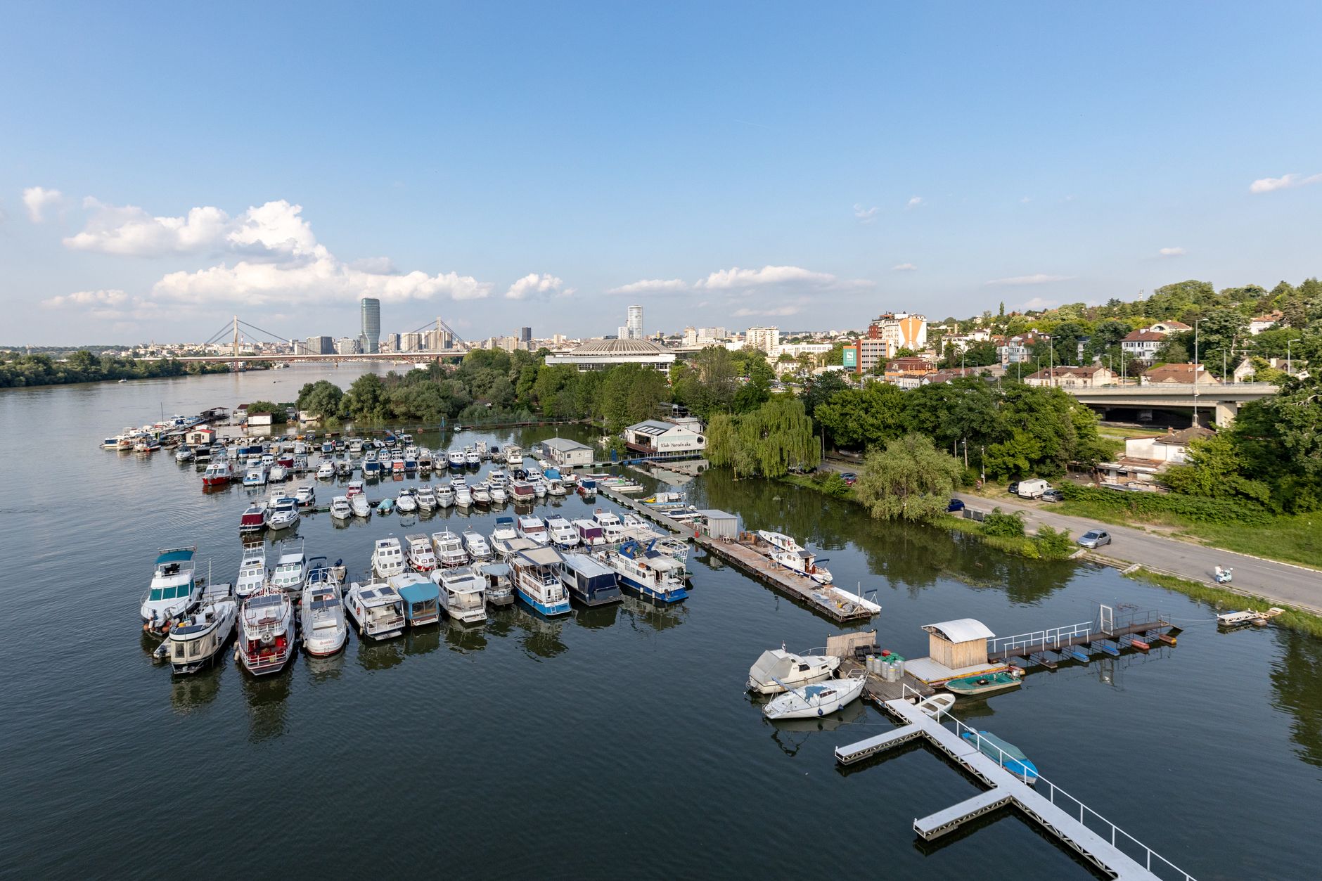 Escale et pontons pour plaisanciers sur Savières et lacs voisins