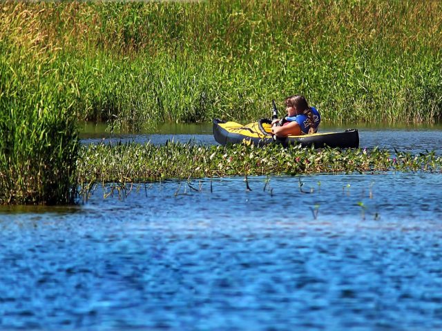 Meilleurs kayaks pour randonnée lacustre : guide et choix