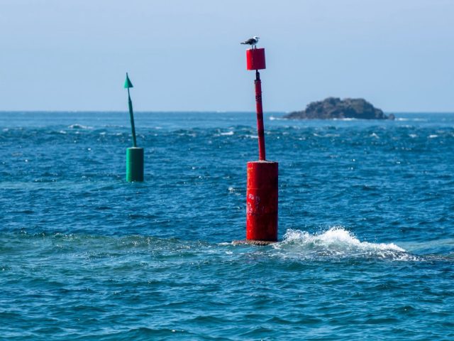 Règles de signalisation et bouées à connaître avant de naviguer
