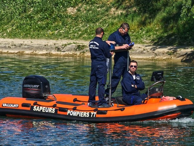 Semi-rigide vs bateau de promenade pour sorties lacustres